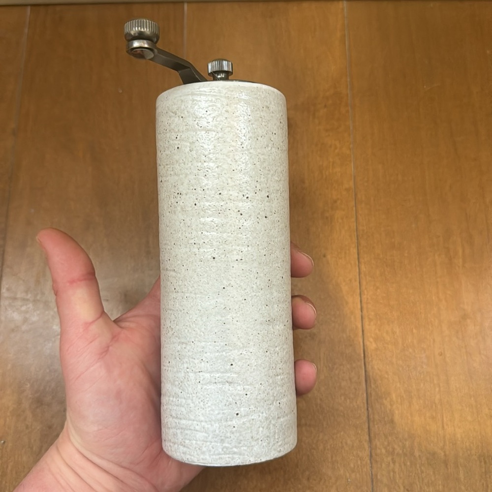 NEW Creative Co-op ceramic & brass pepper grinder - Picture 5 of 6